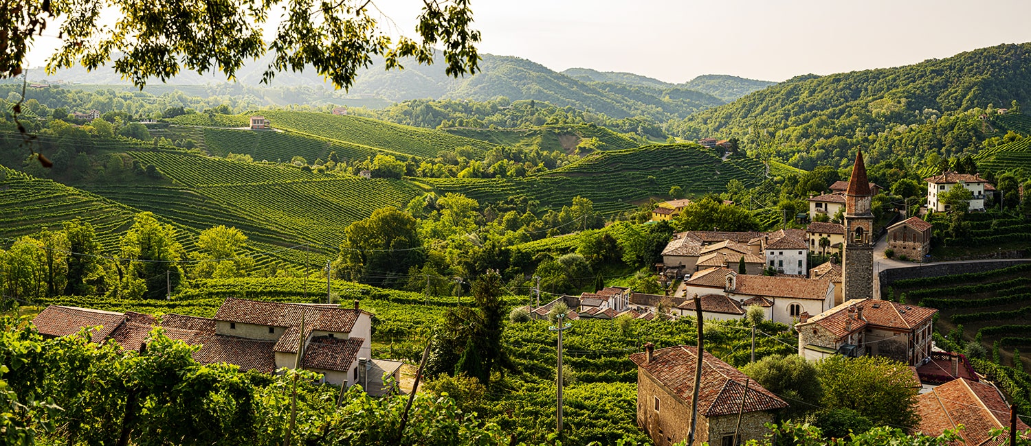 Borgo rurale nelle colline del prosecco, Conegliano Valdobbiadene, Italia